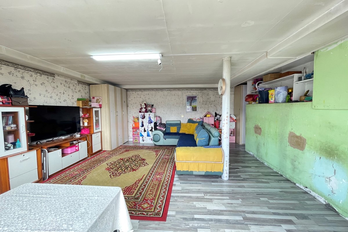 yard house for sale — 6