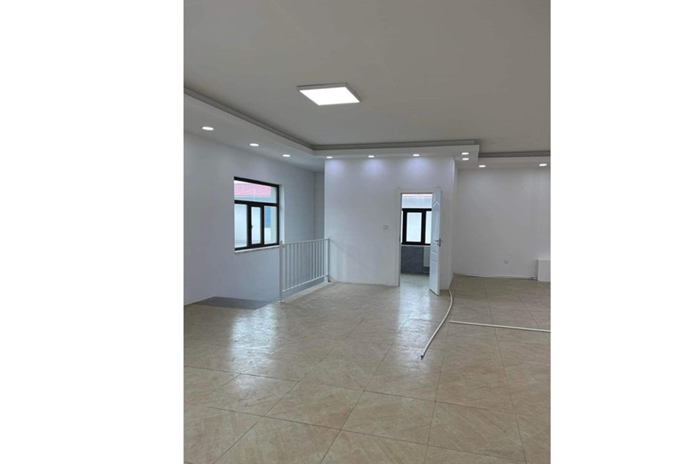 130m² retail space for sale — 8