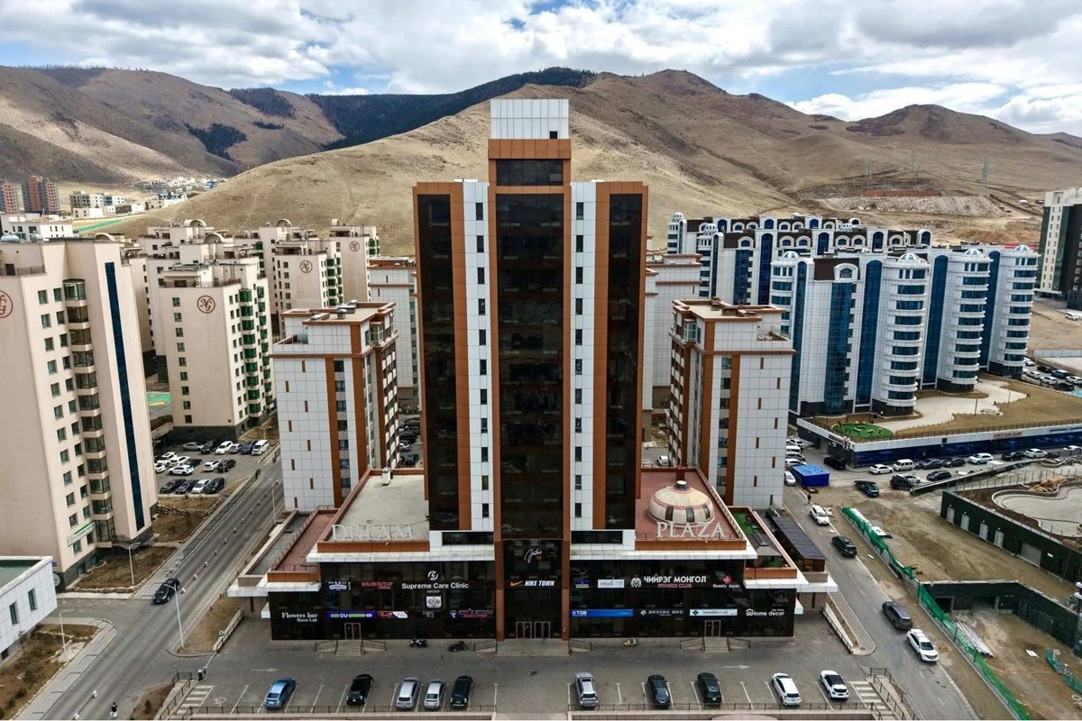 Хүннү маллын замын урд Dream Plaza