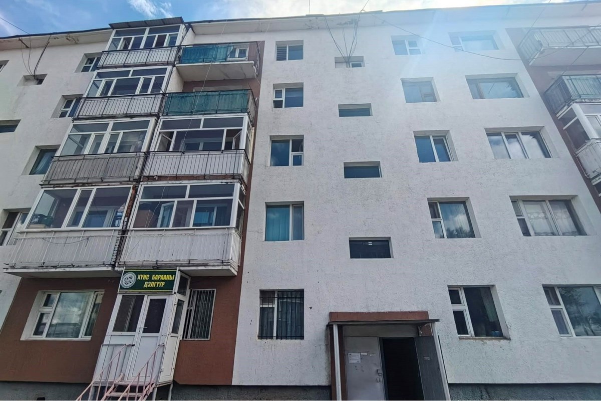 Налайх 5рхороонд 1өрөө байр зарна.