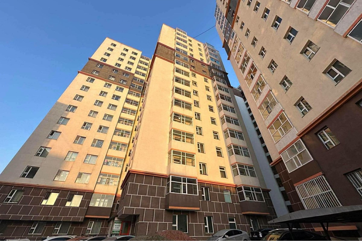 One Family Apartment 1 давхарын талбай худалдана.