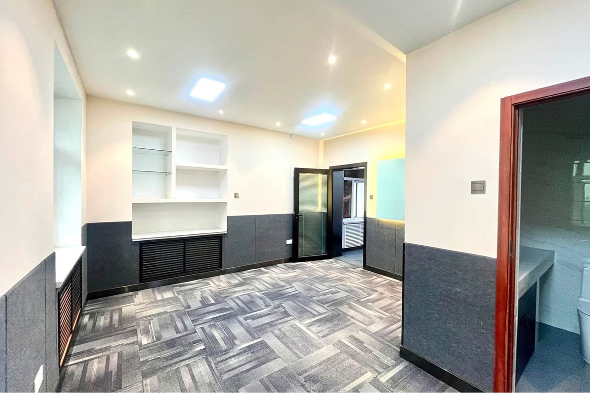 120m² office for rent — 6