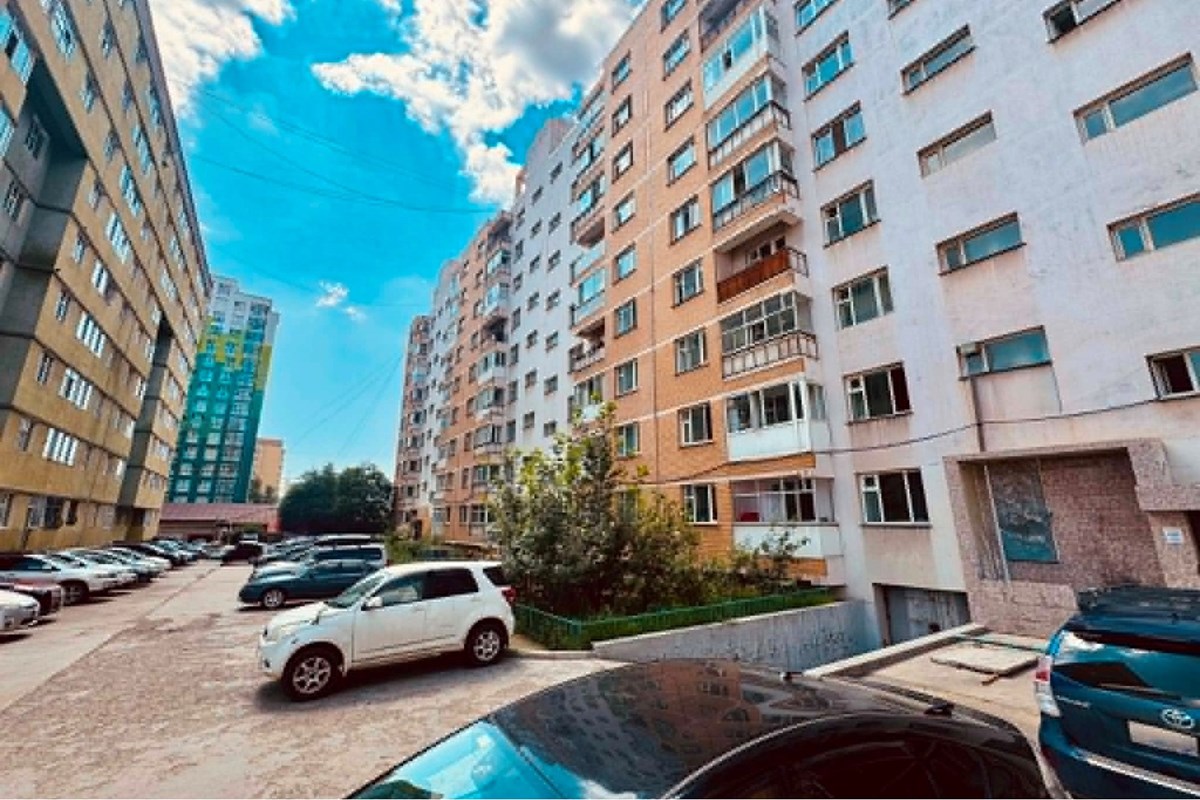 БЗДын эмнэлгийн баруун талд 2 өрөө байр зарна