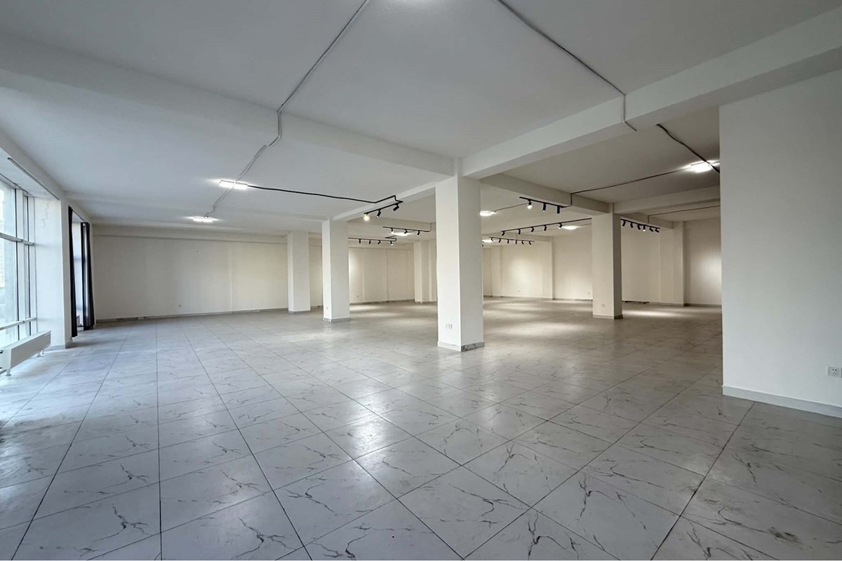 343m² retail space for sale — 10