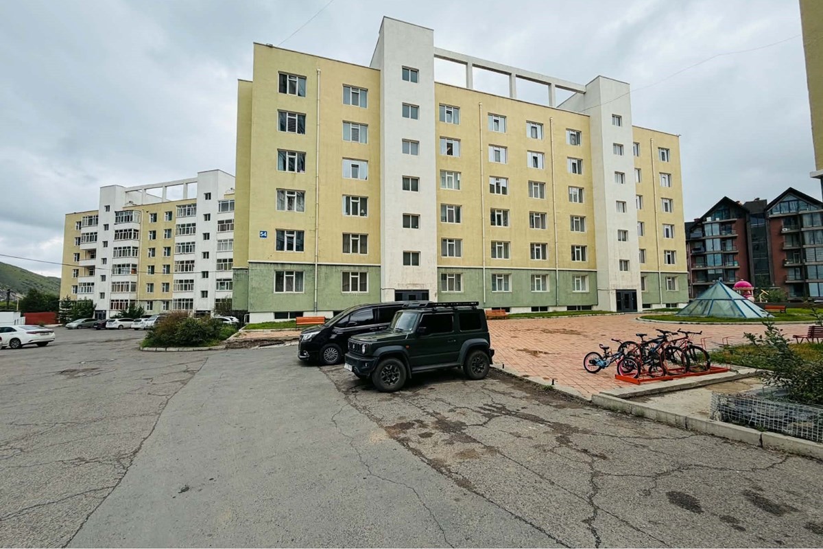Зайсан Соёмбо хотхонд 148мкв 4 өрөө худалдана.