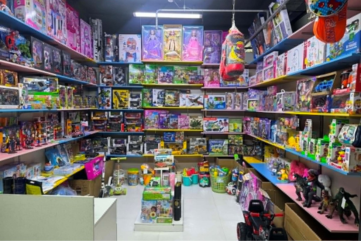 13.66m² retail space for sale — 3