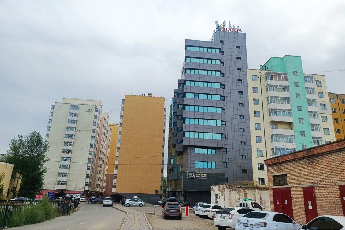 Баянбүрдэд 303.62м2 үйлчилгээний талбай худалдана.