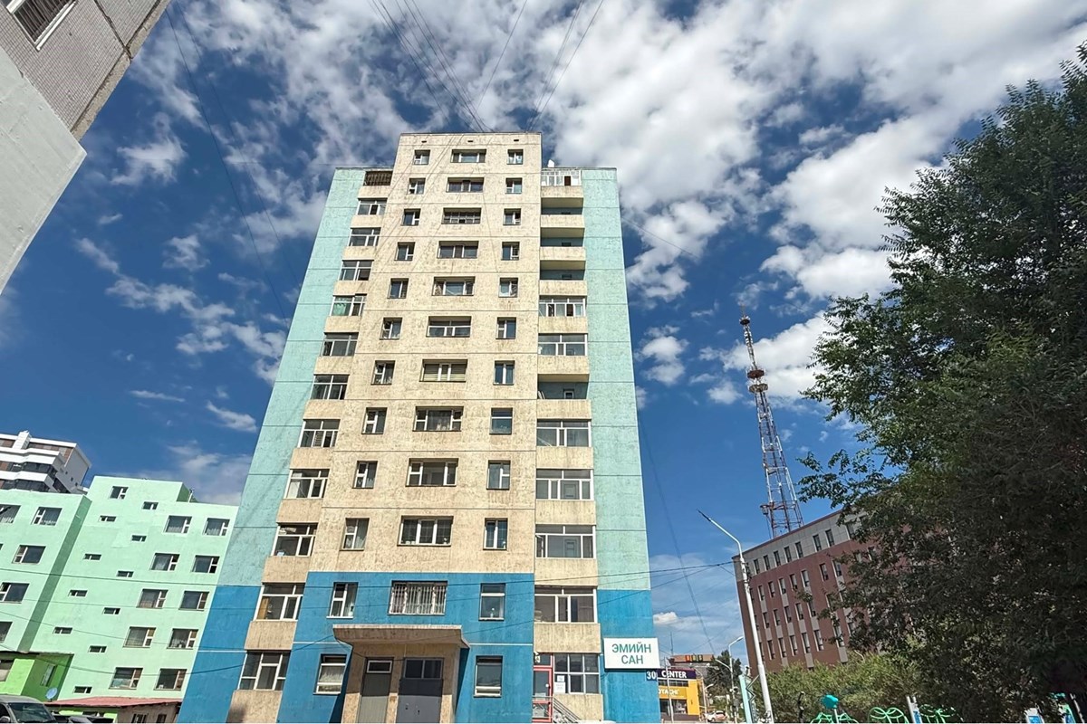 БГД 15-р хороо, 3 өрөө орон сууц худалдана.