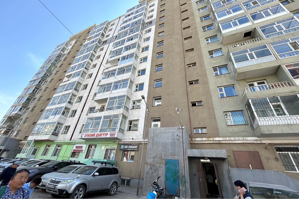 Хангай хотхоны урд 2 өрөө худалдана