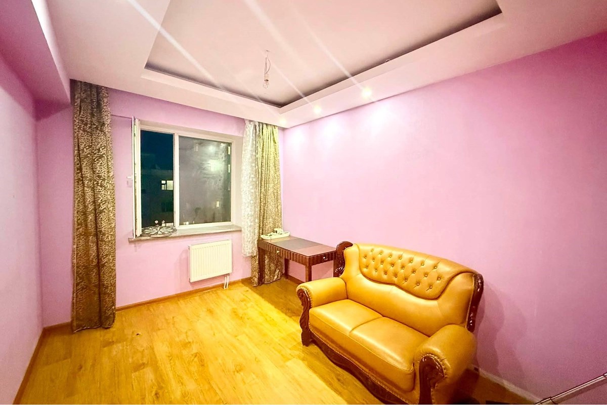 4-room apartment for rent — 12
