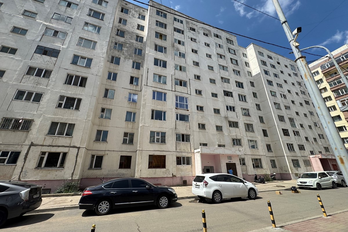 "Улаанбаатар хотын төвд 3 өрөө байр зарна"