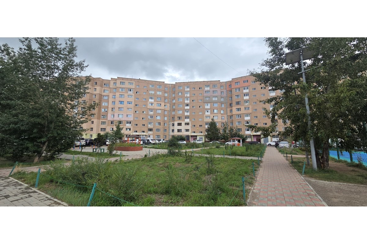 Хар хорин зах ард 6өрөө байр худалдана