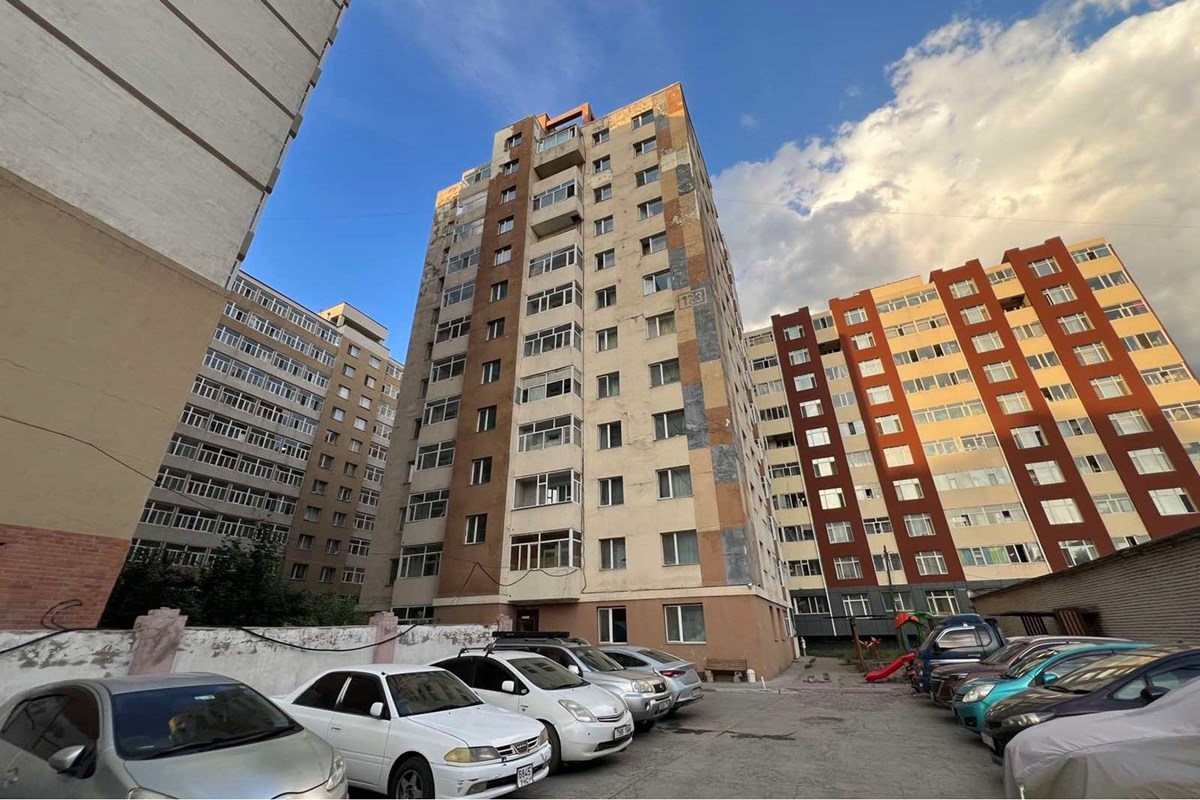 Нарны зам дагуу 123-р байранд 3 өрөө байр зарна