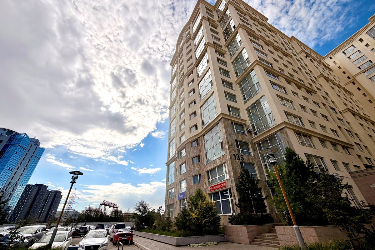 King tower 5-р ээлж 130 мкв талбай худалдана.