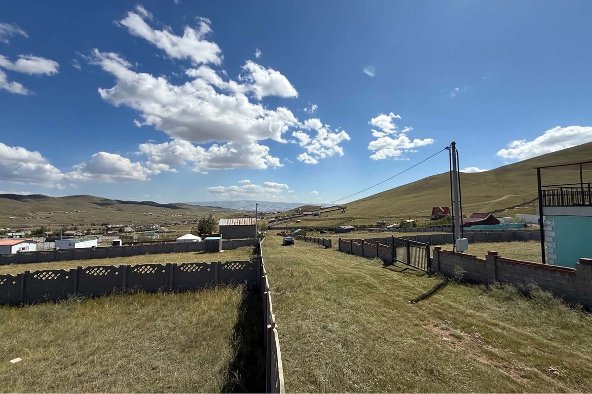 1200m² land for sale — 4