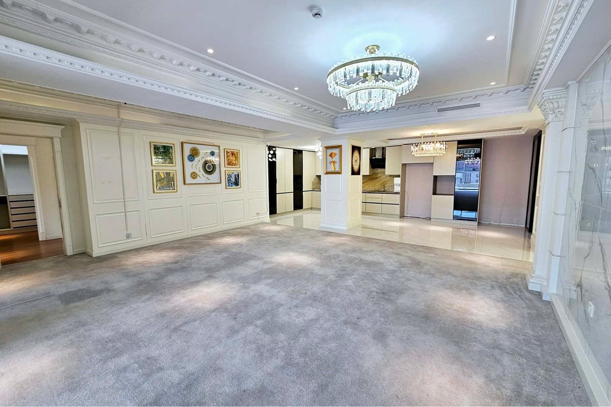 5-room apartment for sale — 2