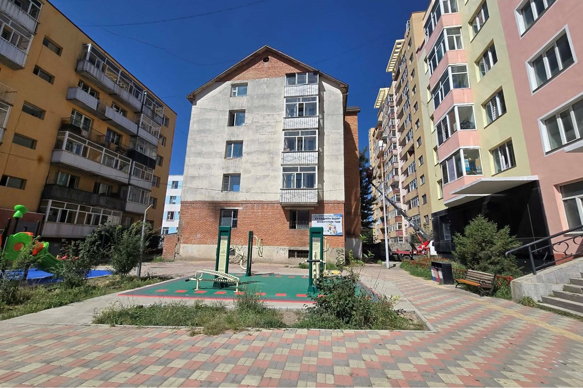 Монгол 3р сургуулийн зүүн талд 3 өрөө түрээслэнэ.