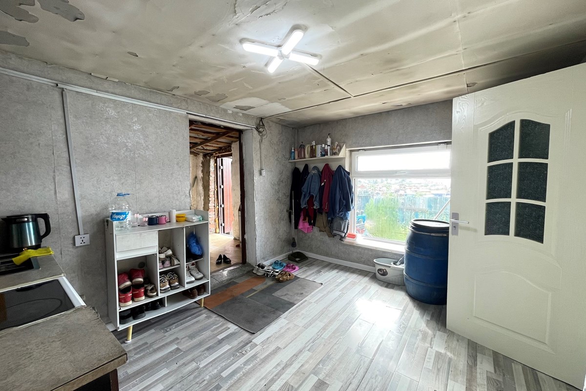 yard house for sale — 10