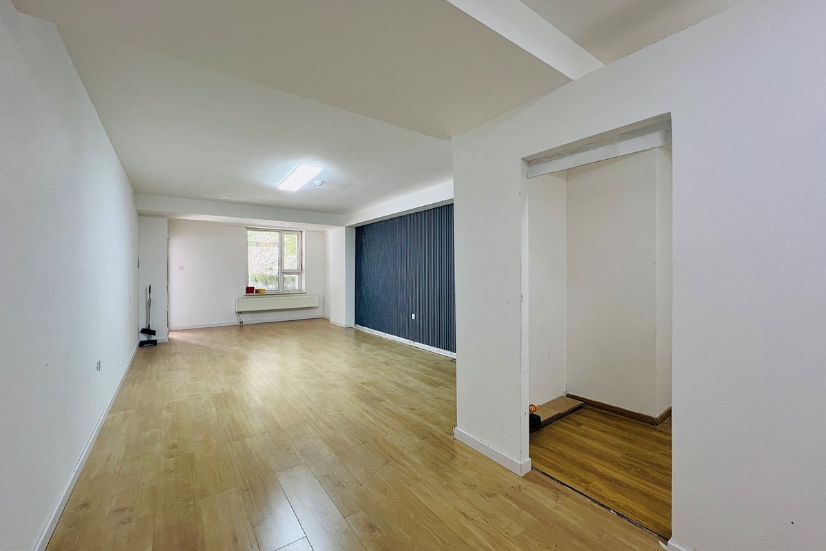 82.75m² retail space for sale — 7