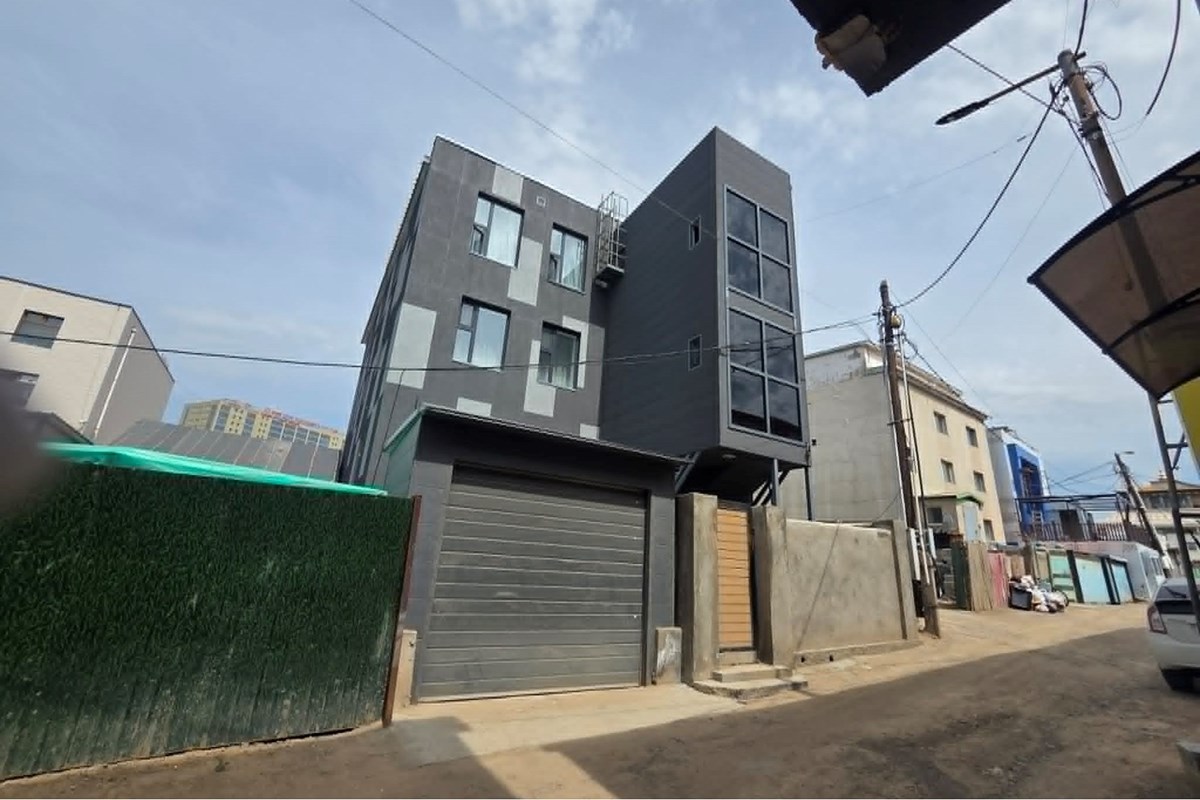Улаанбаатарын төвд шинэ 3 давхар хаус, 405м²