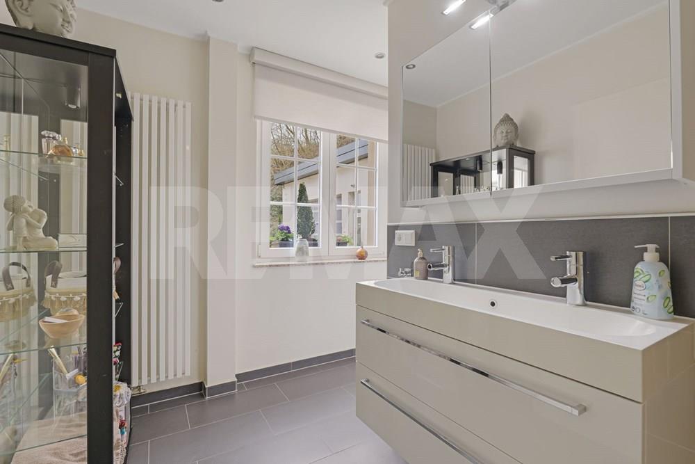 350.00 Surface : Maison A vendre, 6 Chambres à Born