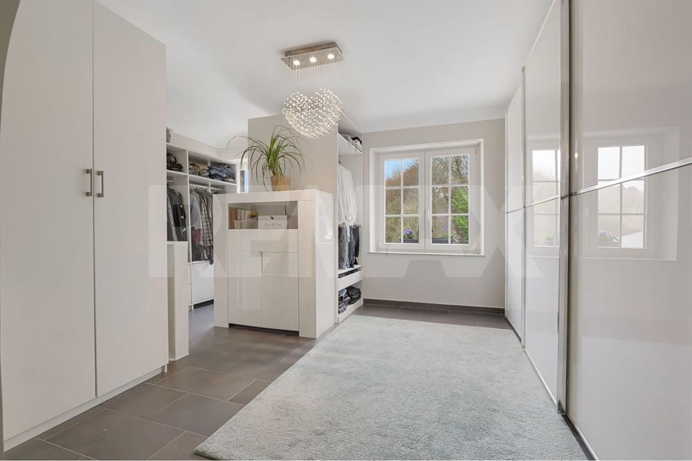 800.00 Surface : Maison A vendre, 12 Chambres à Born