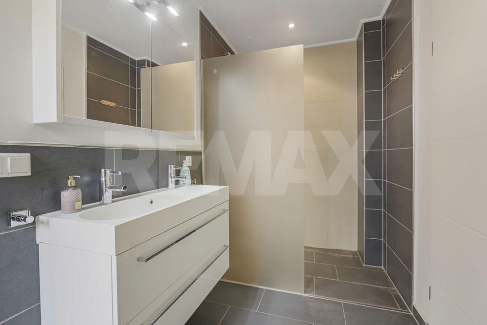 350.00 Surface : Maison A vendre, 6 Chambres à Born