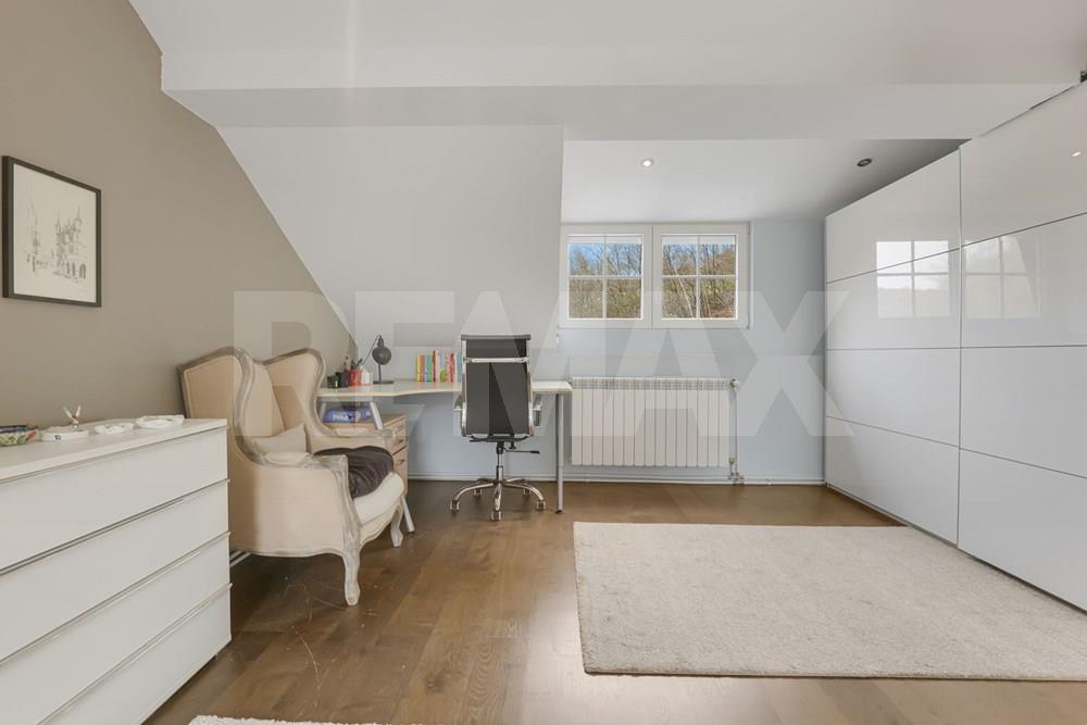 350.00 Surface : Maison A vendre, 6 Chambres à Born
