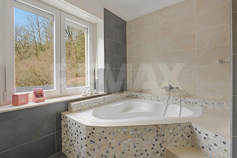 350.00 Surface : Maison A vendre, 6 Chambres à Born