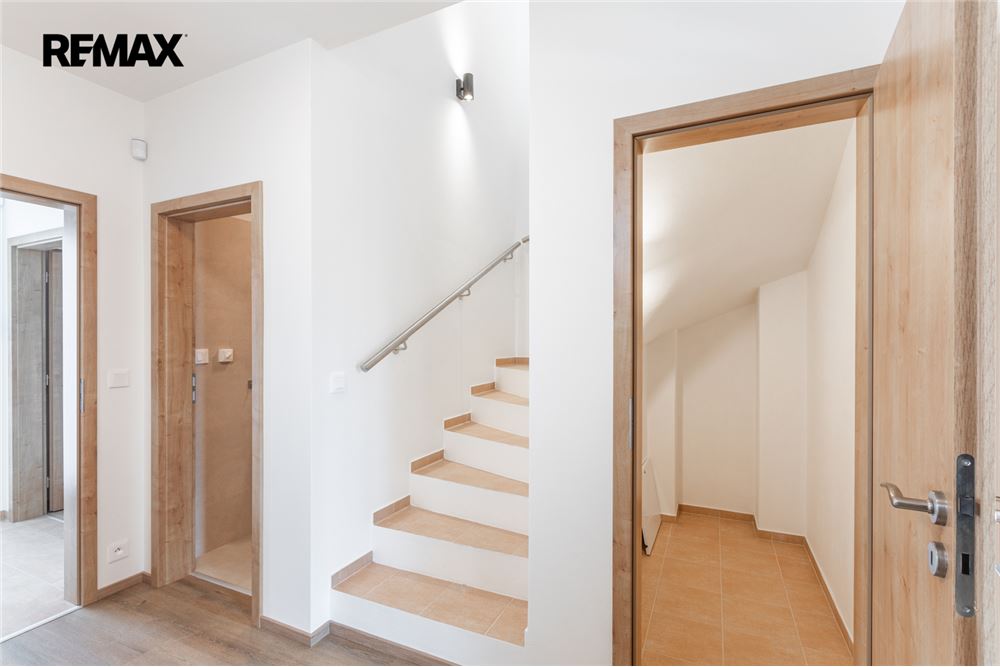 Prédio Habitacional - Casa - Praha 9, hl. m. Praha - Czech Republic - 10 - 29234037-75