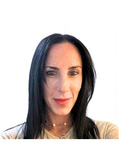Laura Manlla - RE/MAX Remeros