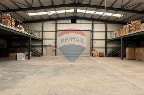 Warehouse 2200 m² for rent in Ypsonas, Limassol