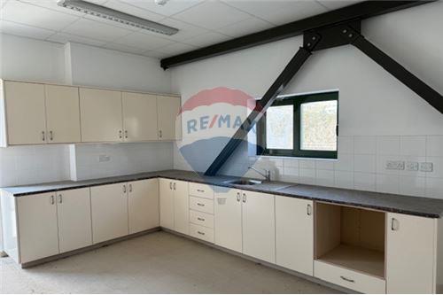 Warehouse 2200 m² for rent in Ypsonas, Limassol