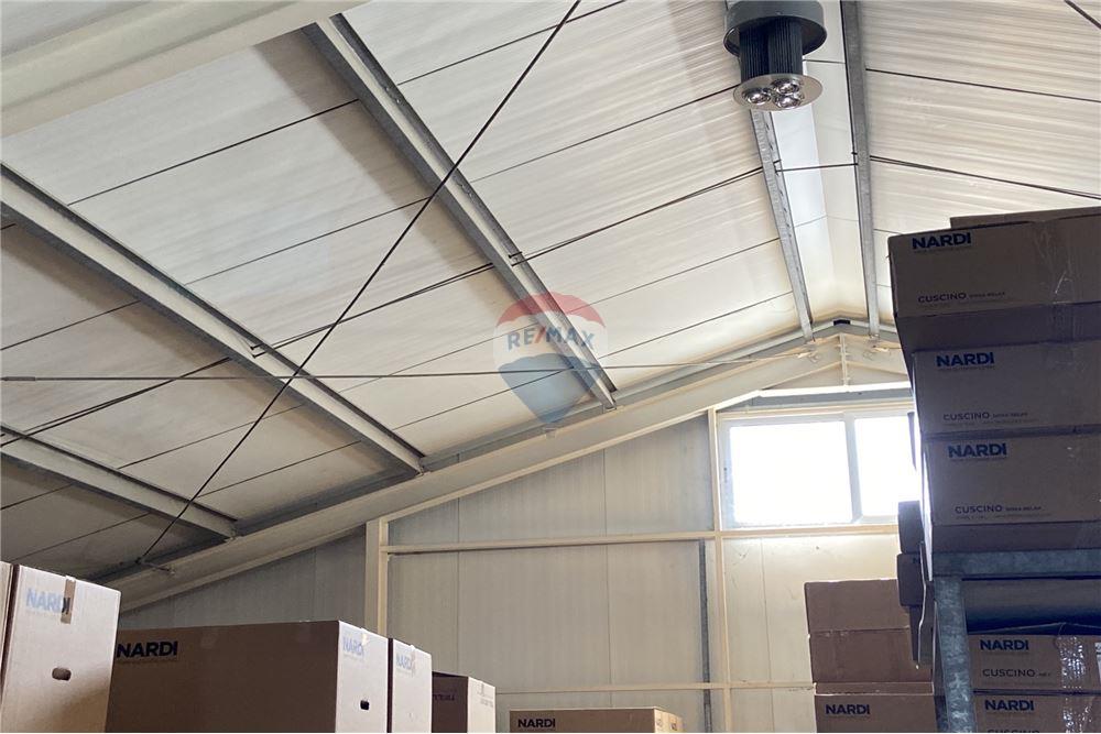 Warehouse 1160 m² for sale in Latsia - Agios Eleftherios, Nicosia