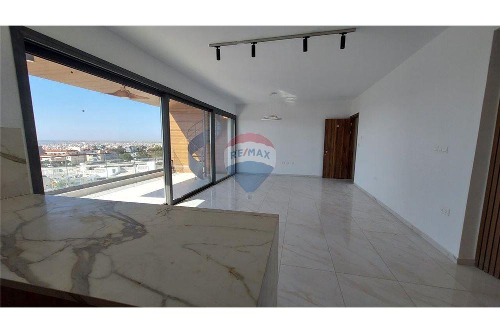 Seaview 2 Bedroom Penthouse in Panthea Hill - Widok 3