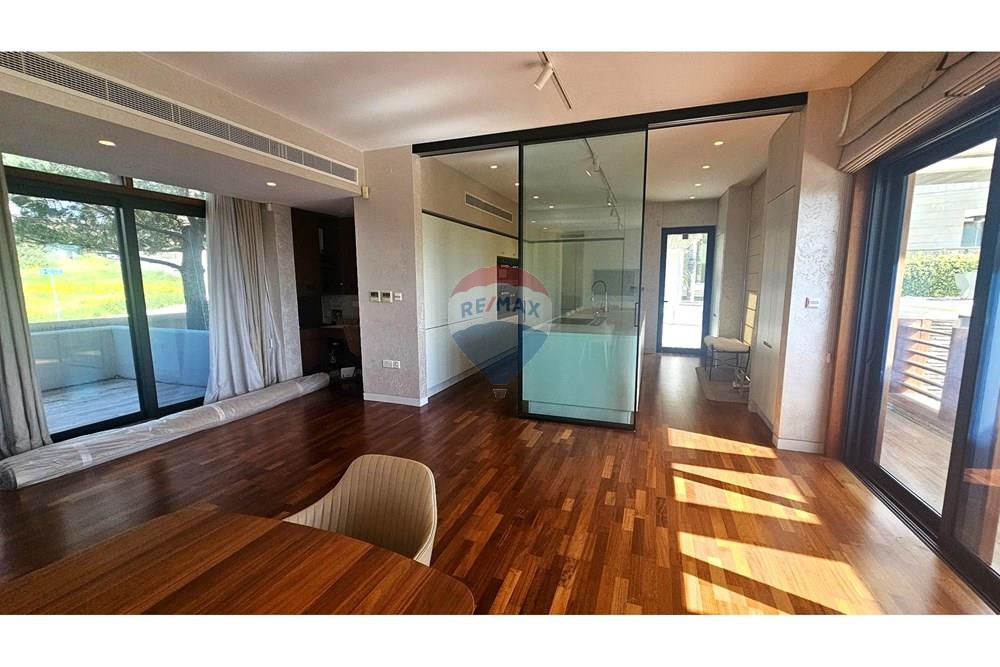 6 Bed Sea Views Luxury Villa in Agios Athanasios - Bild 4