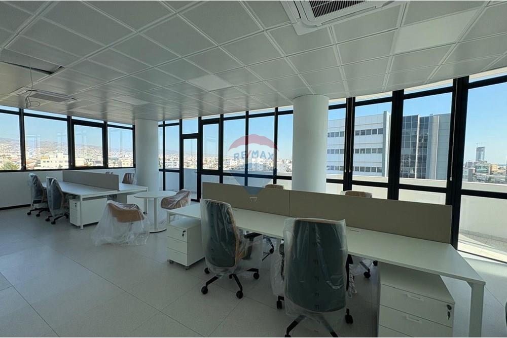 Office 221 m² for rent in Limassol - Omonia, Limassol