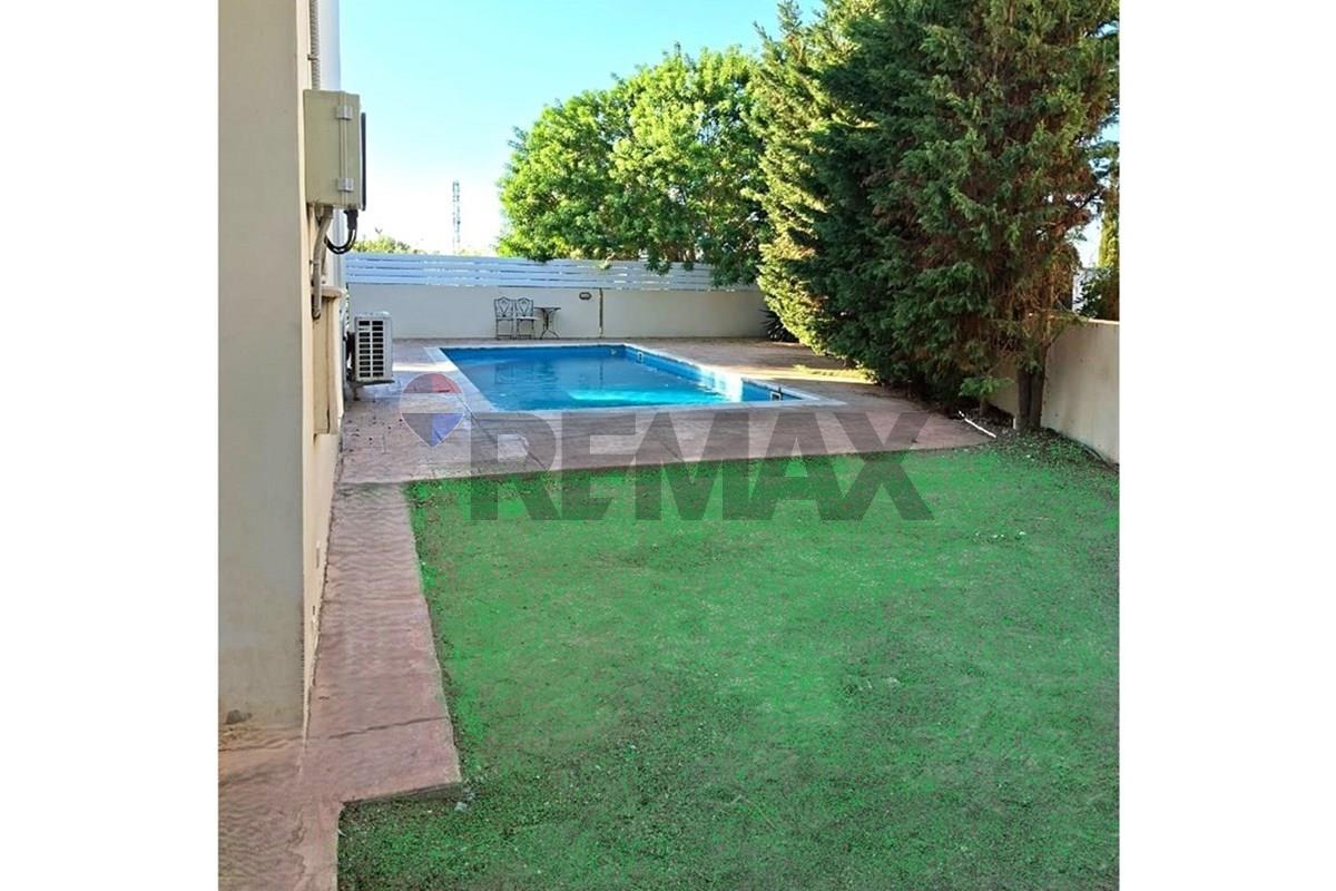 4-Bed Villa with Pool Next to the Beach - Widok 5