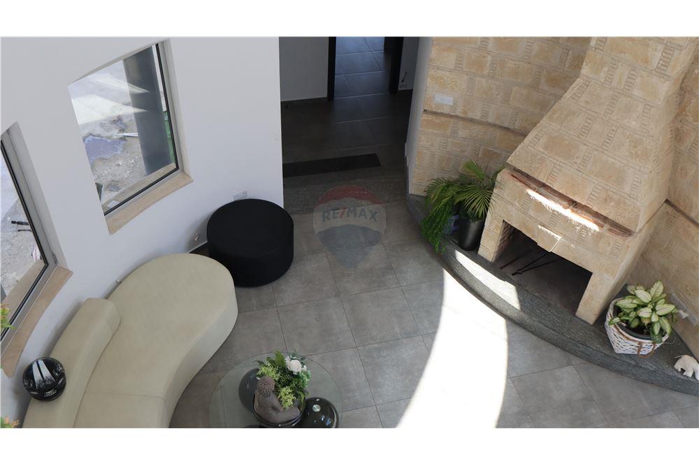 4-Bedroom Villa With Pool in Agios Athanasios – pohled 4