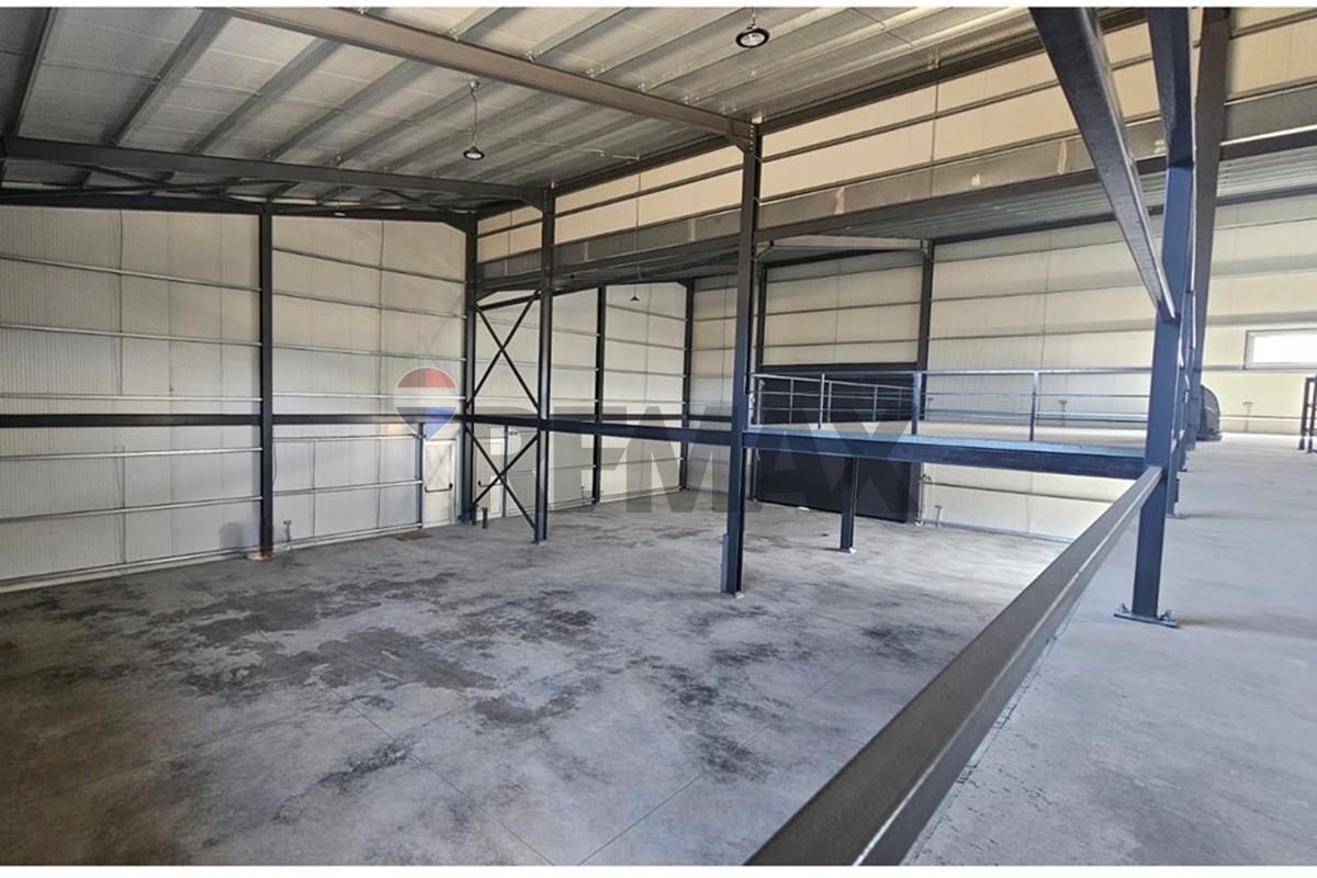 Склад 782 м² в аренду в Alampra, Nicosia