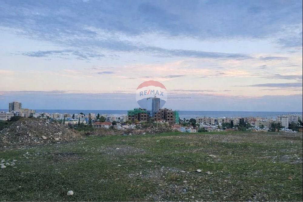 Участок на продажу 14000 м² в Mouttagiaka Tourist Area, Limassol
