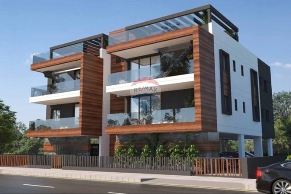 Modern 1-Bedroom Top Floor Apartment in Livadia - Mynd 4