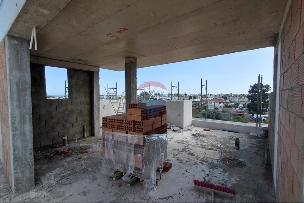 Brand New 2 Bedroom Penthouse in Livadia - Mehr