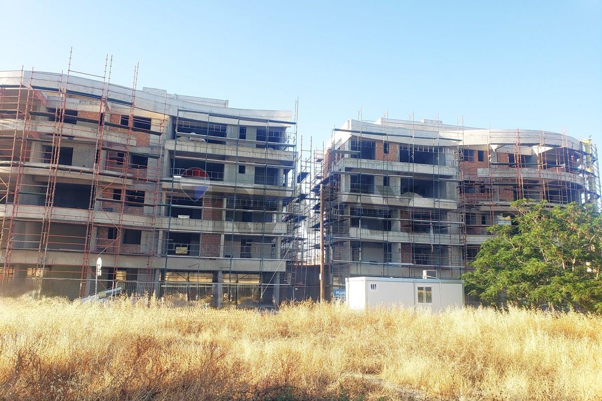 2 Bed. Apt. with Roof Garden in New Marina Lca - Widok 3