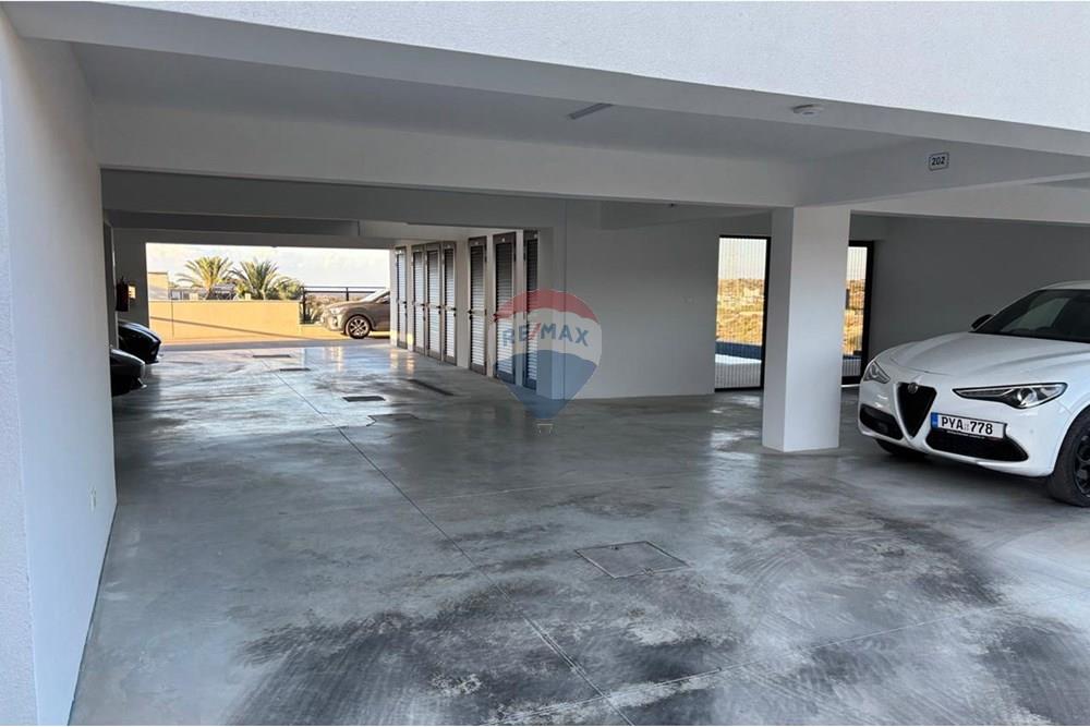 Two-Bedroom Penthouse in Agia Fylaxi – další