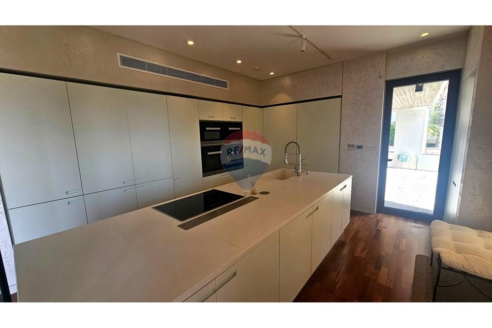 6 Bed Sea Views Luxury Villa in Agios Athanasios - Bild 5