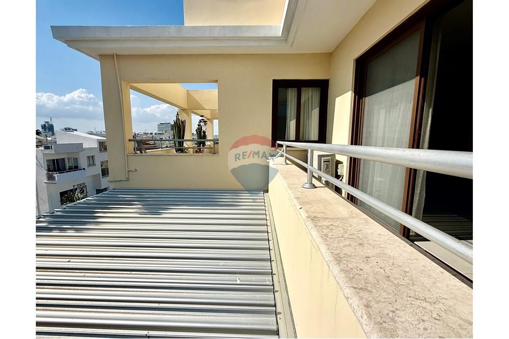 338 sqm Triplex Penthouse with Rooftop in Larnaca - Widok 4