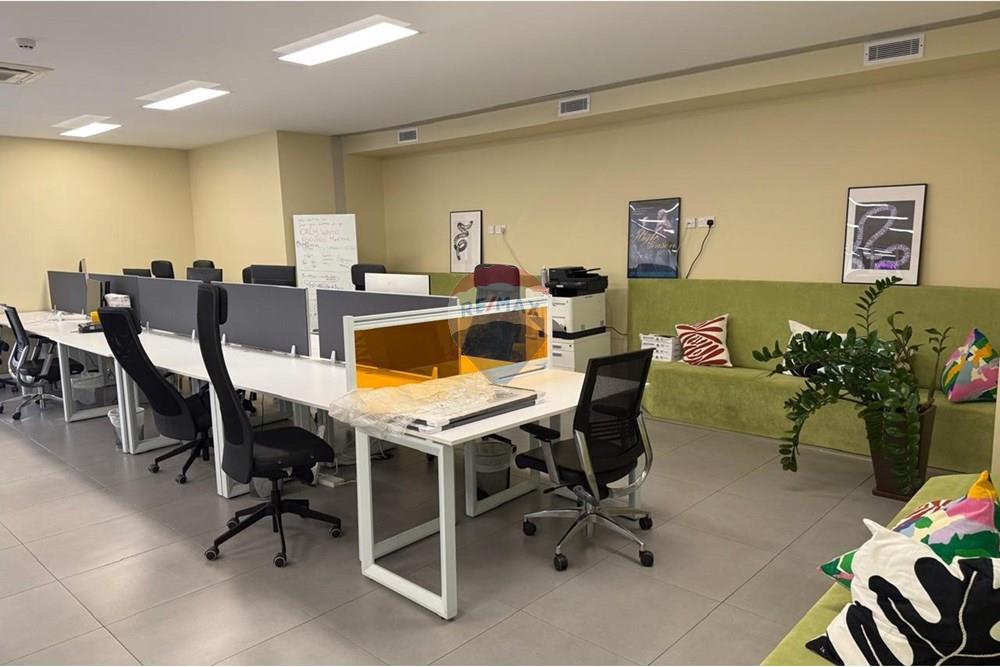 Office 1100 m² for rent in Agios Stylianos, Limassol