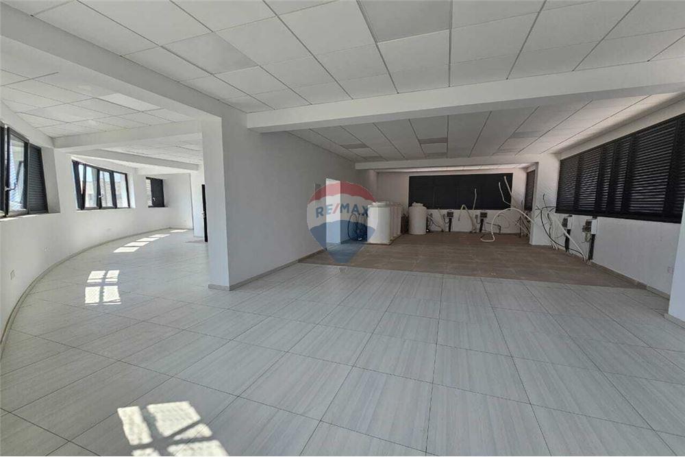 Office Building with Rental Income in St Nicholas - Widok 4