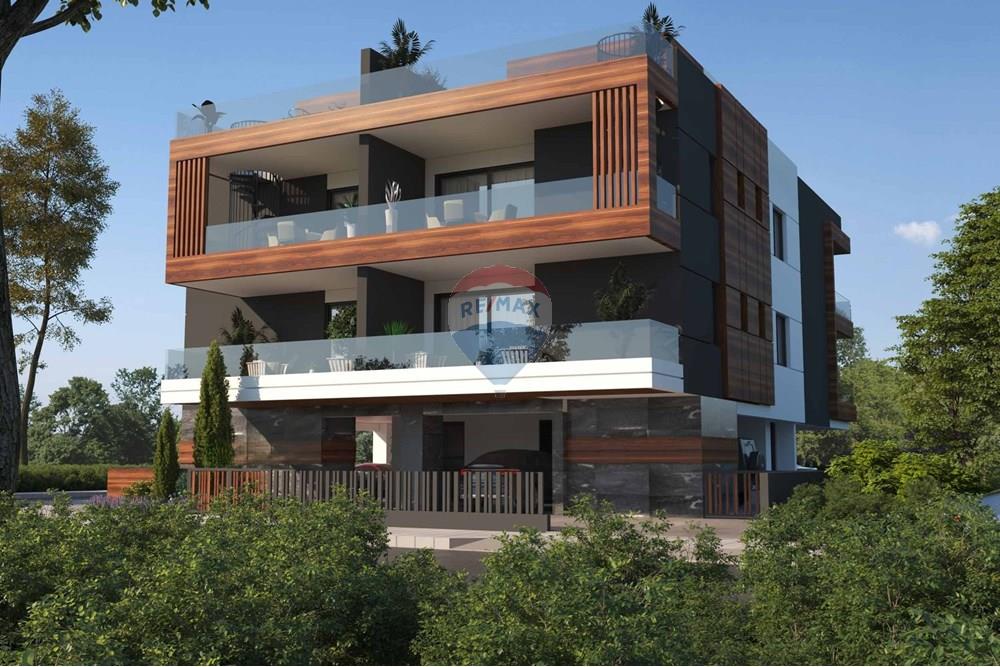 Modern 1-Bedroom Top Floor Apartment in Livadia - Więcej